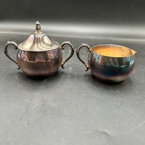 Oneida silversmiths Elegant Silver plate Creamer and Sugar Bowl Set